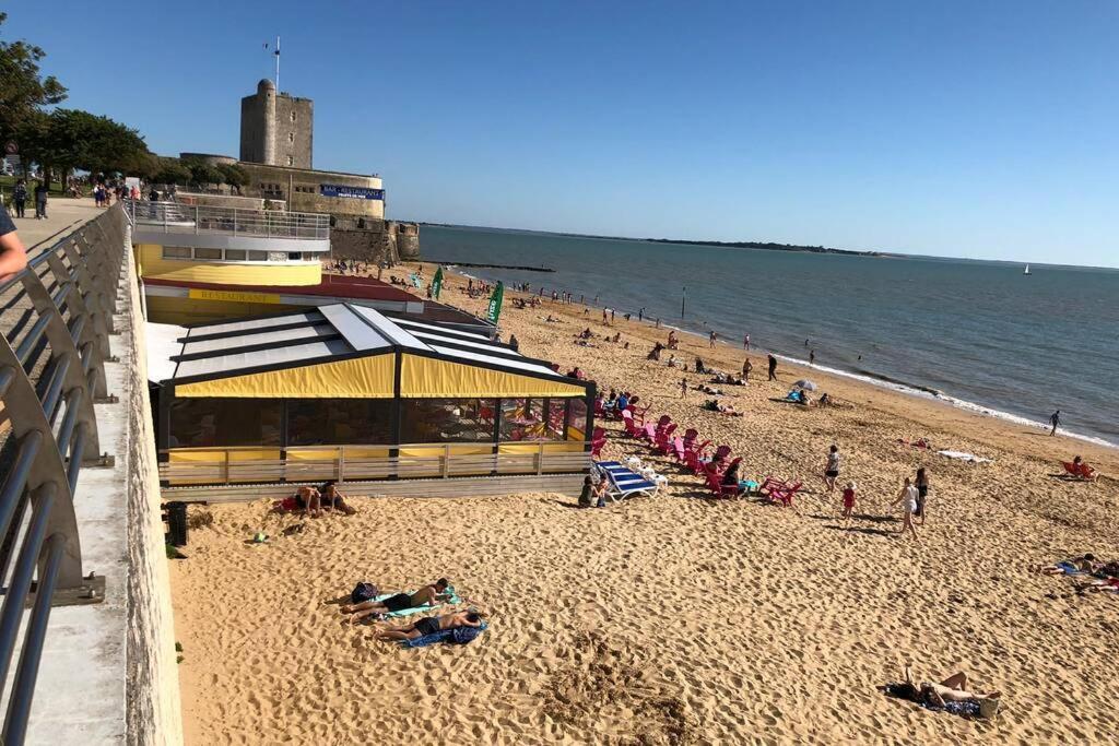 Le Rendez Vous Des Vacances Фура Екстериор снимка